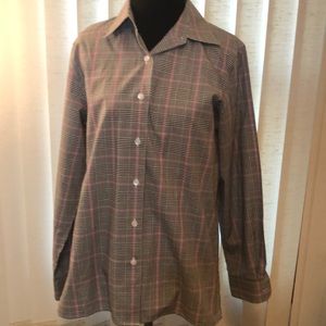 Foxcroft Wrinkle-Free button down blouse size 4